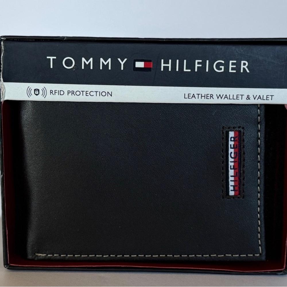 Tommy Hilfiger Black Leather Wallet NIB